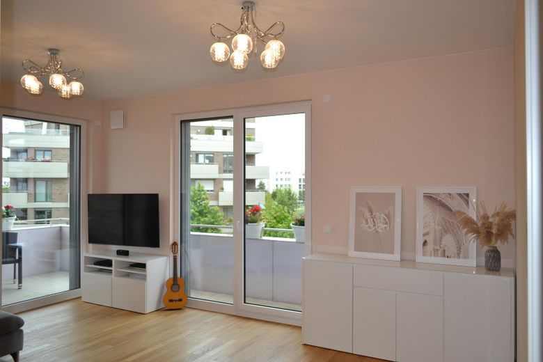 Beautiful 3-room apartment with a park view and plenty of sunlight in Riedberg, Frankfurt am Main – Wohnzimmer