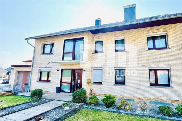 Modernisiertes Ein-/ Zweifamilienhaus inkl. PV-Anlage + 
Garage auf Traumgrundstück
