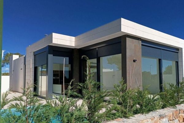 Exklusive Villa in der Nähe des Meeres und des Golfplatzes Lo Romero