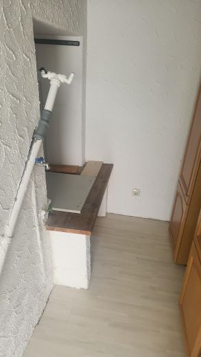 3 Zimmer Wohnung im OG mit Balkon – Anschluss Waschmaschine