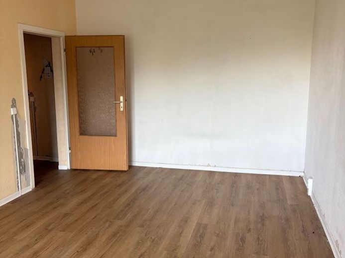 Renovierungsbedürftige 2- Zimmer Wohnung * 6.2 * – Foto 1