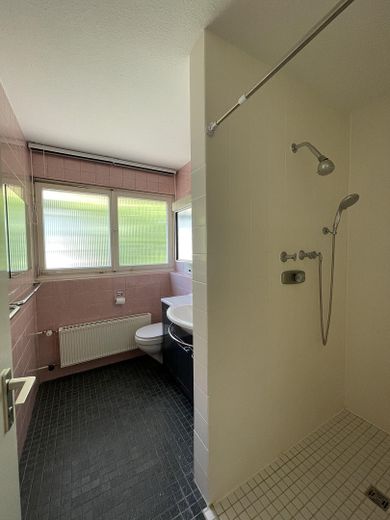 Casa progettata da un architetto a mezza collina – Duschbad