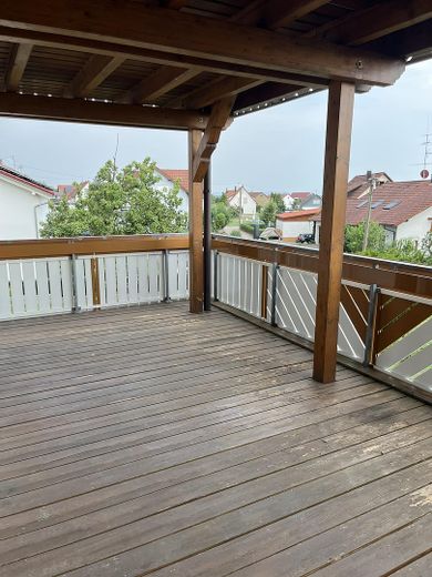 Spazio abitativo per tutti - 5 locali, 170 m², 2 bagni, stufa svedese, balcone, vista – Balkon mit Aussicht