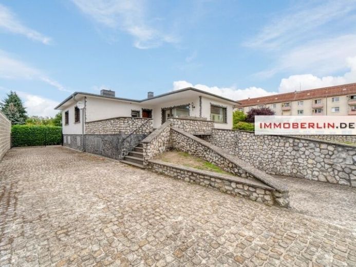 IMMOBERLIN.DE - Toplage! Sehr gepflegtes Einfamilienhaus mit Sonnengarten und Garage – الصورة 1