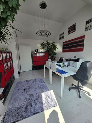 Oberkrämer - interessantes, saniertes & gepflegtes RMH mit Luxusausstattung – Büro / Kind 2