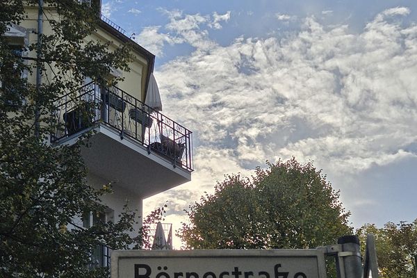 Berlin-Weißensee'de hemen taşınılabilir yenilenmiş daire 2 oda / 67 m2