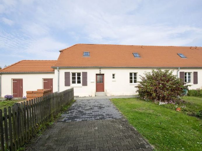 Reihenhaus-Idyll mit Garten: Großzügige 6 Zimmer zum Aufblühen – Foto 1