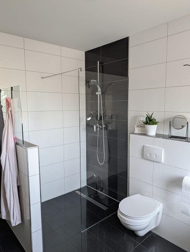 Moderne und Helle 3,5 Zimmer Wohnung von 2014 in Rheinberg zentrumsnah – Bad