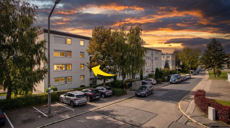 Світла 4-кімнатна квартира з балконом, хобі-приміщенням 38 м² та паркомісцем у підземному гаражі — вільна негайно в Штраубінгу – Aussenansicht - Wohnanlage