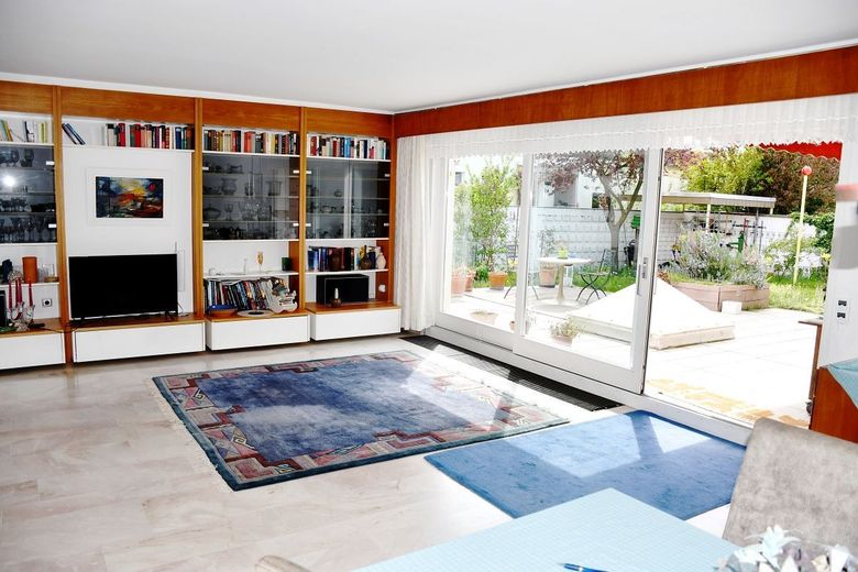 **RESERVIERT** Architektenbungalow + Einliegerwohnung + separate Büroeinheit in Feldrandlage von DA-Arheilgen – Wohnbereich mit Terassenzugang