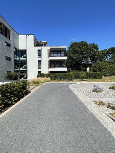 Topmoderne 4 Zimmerwohnung inklusive 2 Tiefgaragenplätze – Photo 2
