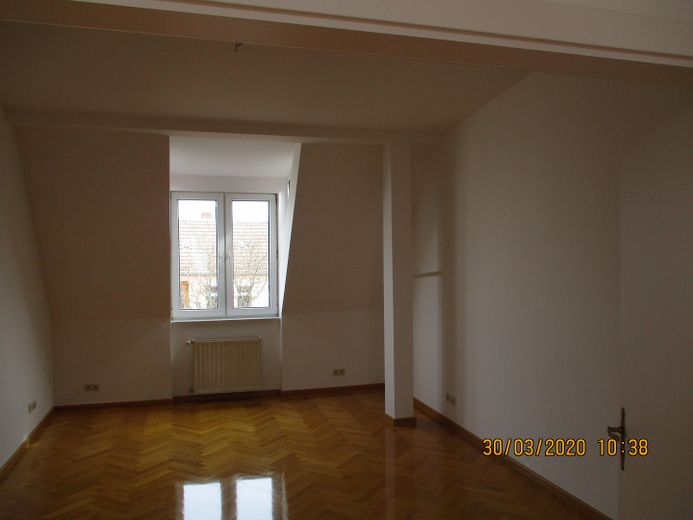 Wunderschöne 4-Raum Dachgeschoß-Altbauwohnung im beliebten Friedrichshain – Zimmer rechts 