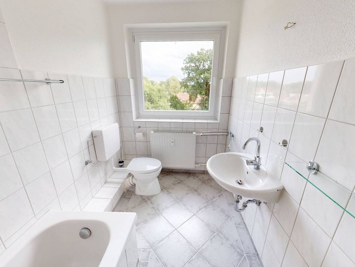 Appartement spacieux de 3 pièces avec BALCON et CUISINE INTÉGRÉE – Ansicht I: Bad