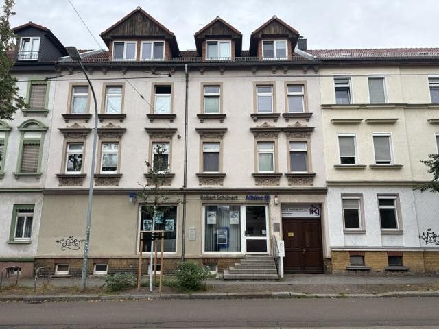 Edificio plurifamiliare con grande corpo posteriore e due garage – Vorderhaus Straßenansicht