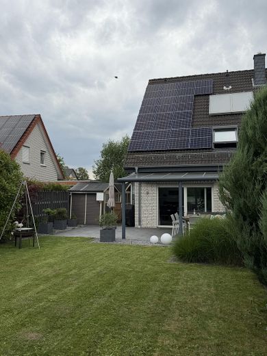 Hochwertige Doppelhaushälfte im Herzen von Elverdissen – Terrassenüberdachung + PV Anl.
