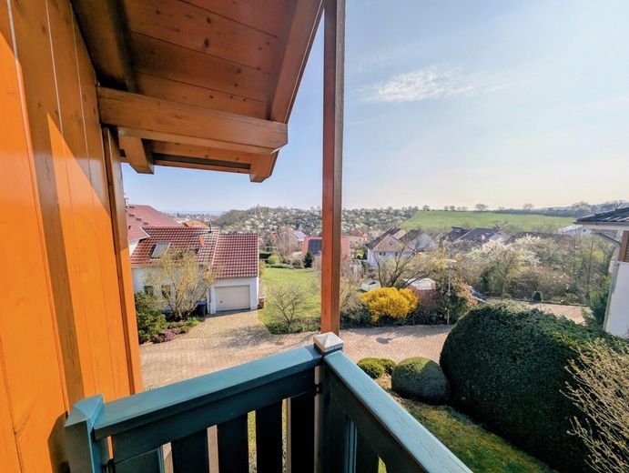 Weitblick vom Balkon zur Stadt