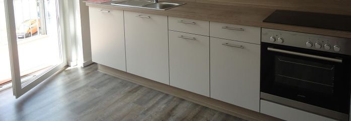 3 Zimmerwohnung mit Einbauküche und Balkon – Küche mit Balkon