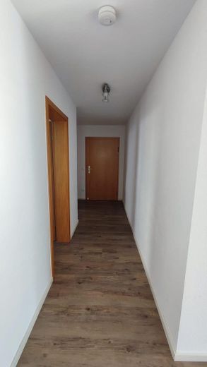 Appartamento di 2,5 locali in zona residenziale tranquilla, vendita privata senza provvigione – Flur