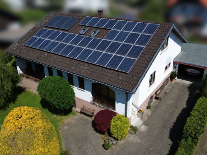Großzügiges Wohnen für die ganze Familie – mit Gartenidylle, Sauna & PV-Anlage – Foto 1
