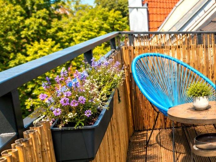 Piso ático de 2 habitaciones reformado con terraza privada en la azotea – disponible para ocupar – Dachterrasse