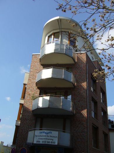 KENTSEL KONFORLU MİMARİ 127 qm, S-Bahn ve Main yakınında, sakin ve engelsiz – Südbalkon, individ.Architektur