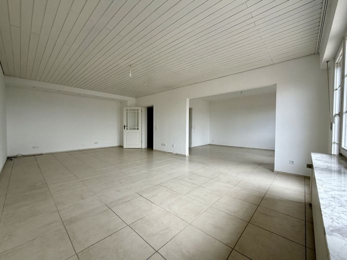 Fröndenberg: Zweifamilienhaus mit üppigem Platzangebot für die gesamte Familie plus separater Garage – Obergeschoss: Wohn-/Essbereich