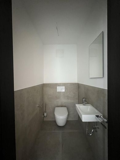 Залита світлом 3-кімнатна квартира з балконом – Gäste-WC