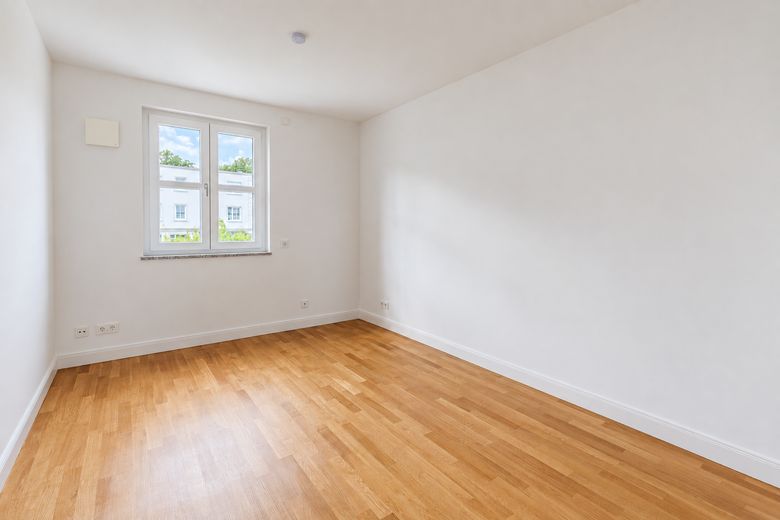Jungfernsee'deki Belvedere'de yaşam – Güneş alan güney bahçeli şık yarı müstakil ev – Büro/Schlafzimmer