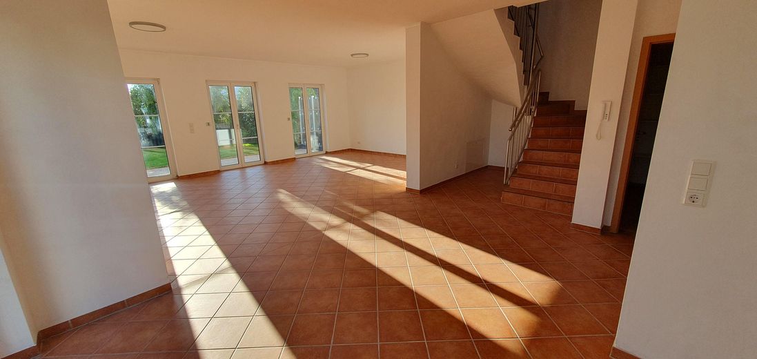 Helle, moderne Doppelhaushälfte in ruhiger Ecklage – sofort bezugsfertig! – Wohn-/Esszimmer