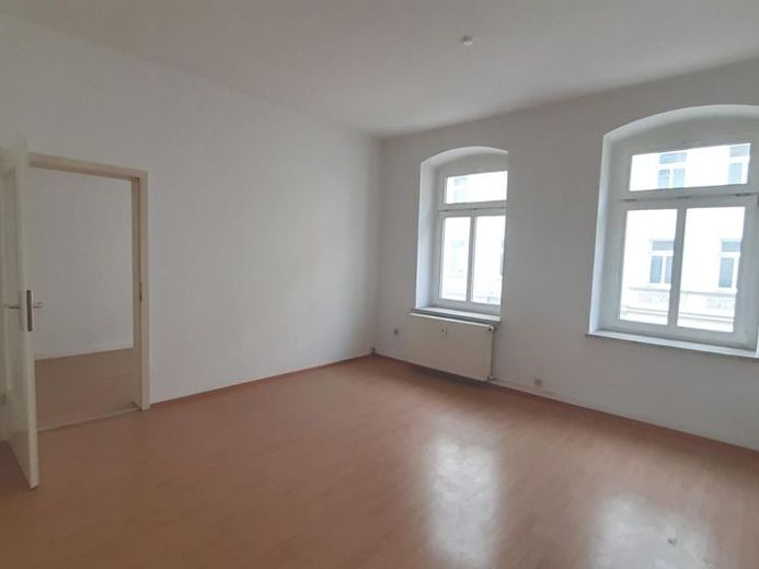 WG-Wohnung mit 4-Zimmern, 2.OG mit 2 Bädern und 2 Küchen in Gera – Foto 1