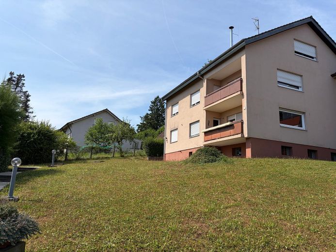 4,5-Zimmer-Wohnung mit schönen Ausblicken in Lörrach – Hausansicht