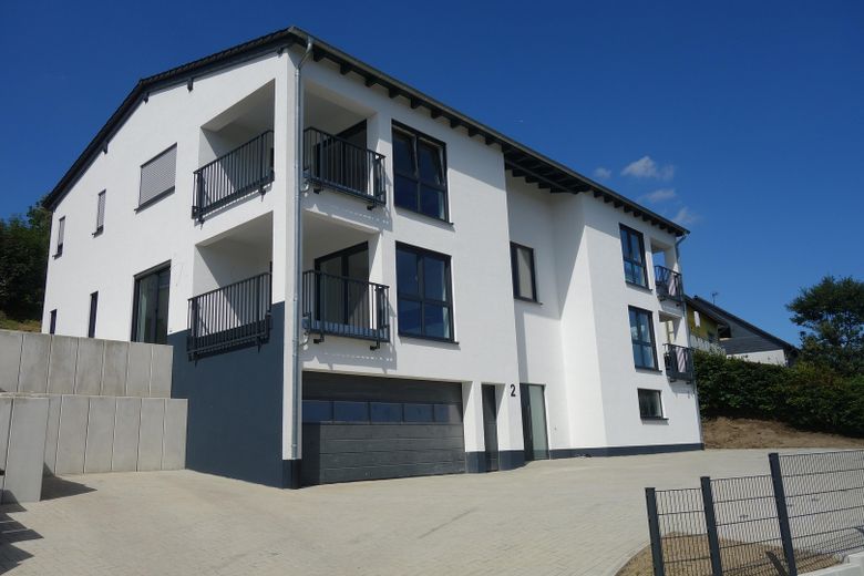 Moderne Neubau-Wohnung mit Einbauküche + großer Terrasse! – Foto 1
