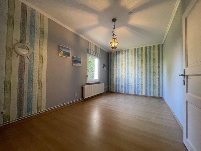 Charmante propriété avec cour et grand terrain – Photo 14