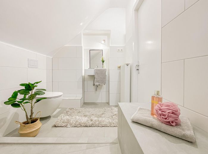 Bezugfertig renoviertes EFH am Niendorfer Marktplatz – Duschbad