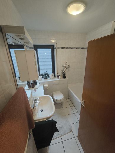 Bad mit Wanne und Dusche