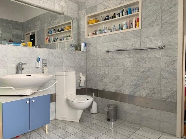 Sakin bir konumda şehir merkezinde daire – Bad mit Toilette