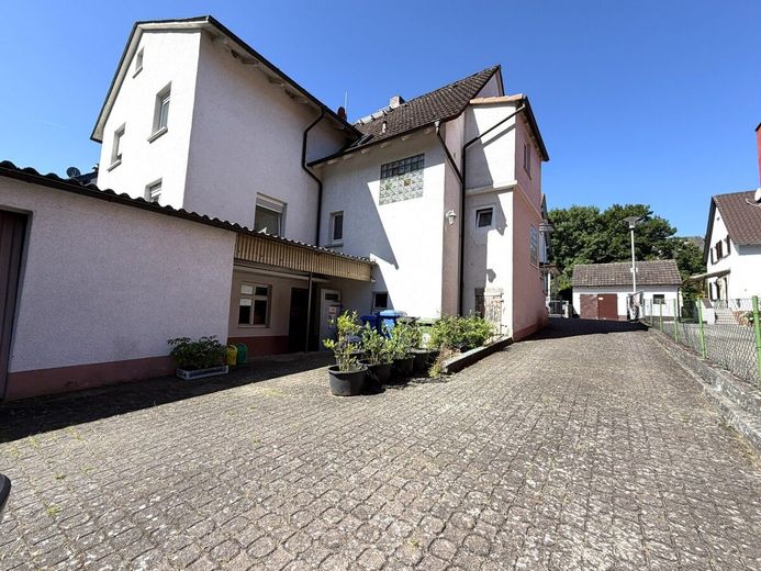 Zweifamilienhaus in idyllischer Lage - direkt an der Modau mit großem Garten – Außenbild Hof