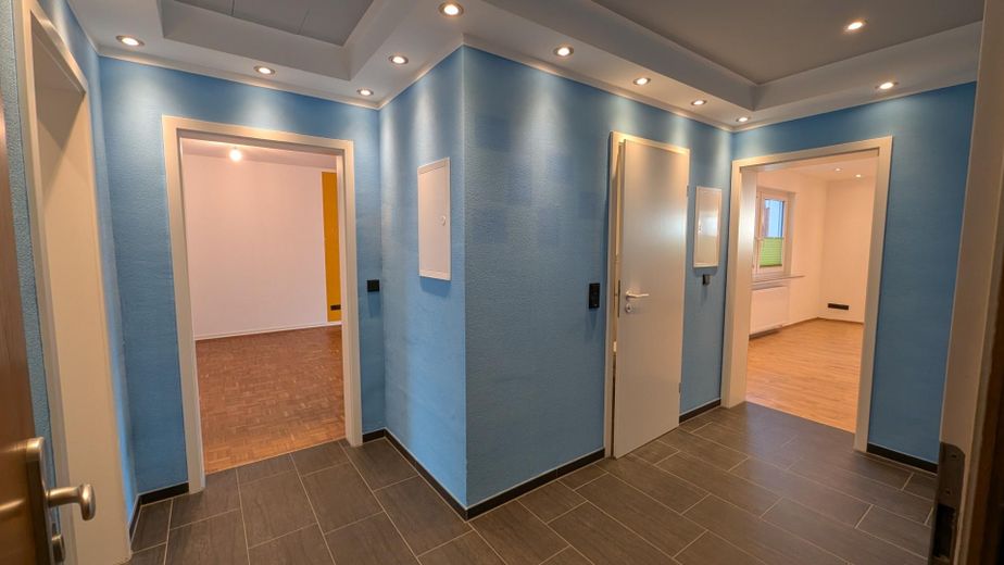 Ampio appartamento con terrazza, due bagni, garage e annesso versatile - senza provvigione – Flur (1)