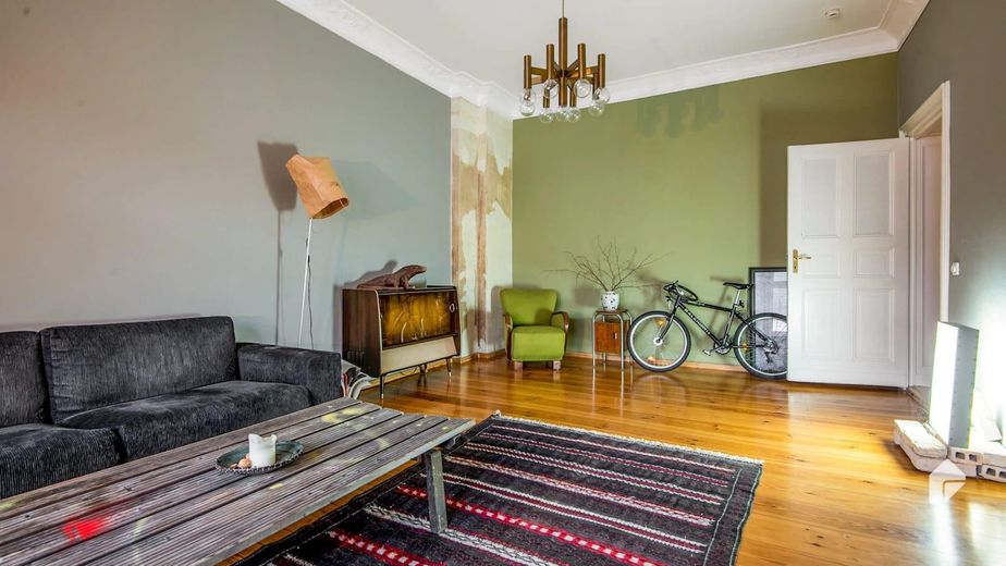Provisionsfrei: 111 m² Altbau-Kapitalanlage mit 2 Südbalkonen, Helmholtz-Kiez Prenzlauer Berg – Wohnzimmer 02