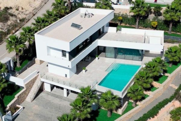 Modern, exciting architectural villa in an elevated location in Jávea with rental licence