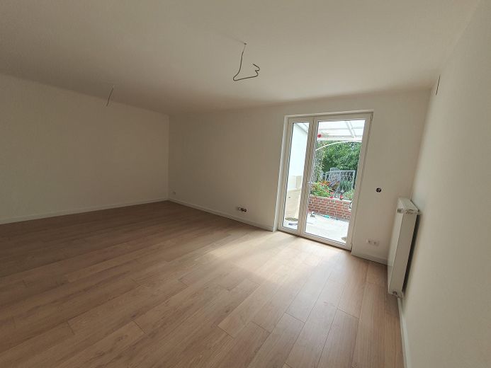 Traumhafte 3 Zimmer EG Wohnung mit Doppelgarage zu vermieten – Wohnzimmer