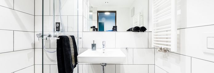 Modernes Badezimmer