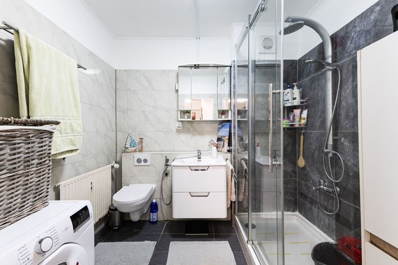 Ihre attraktive und moderne ETW im Herzen von Quickborn - mit Loggia und Tiefgaragenstellplatz – Badezimmer