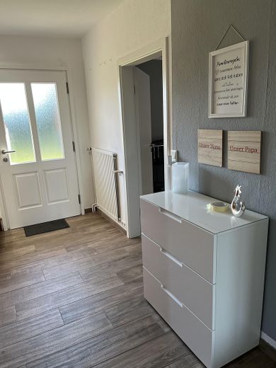 Flur unten Eingang 1