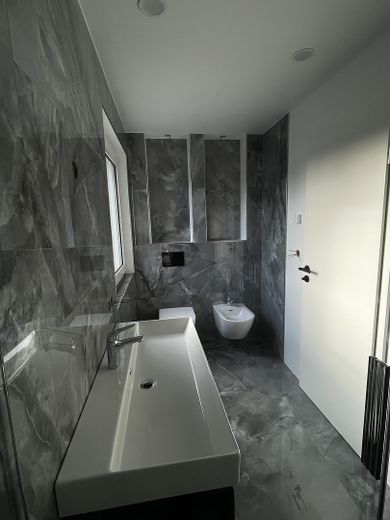 Wunderschönes Einfamilienhaus – Badezimmer Oben