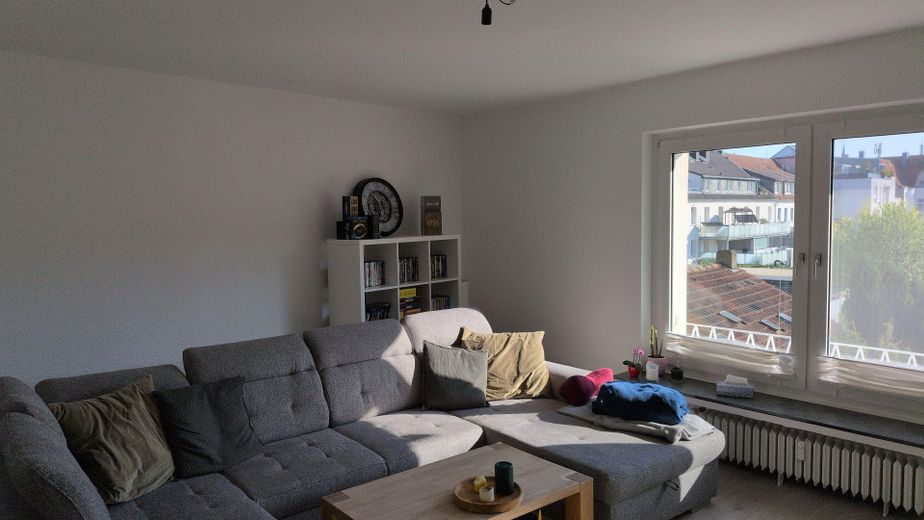 3,5 Raum-Whg. City, 2 Balkone, modernisiert, Bad: Wanne + Dusche + Fenster – Wohnen