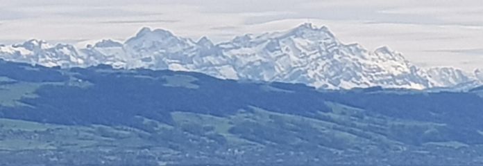 3-Zimmer Wohnung in Traumlage mit Küche und Terrasse – Blick auf Schweizer Alpen