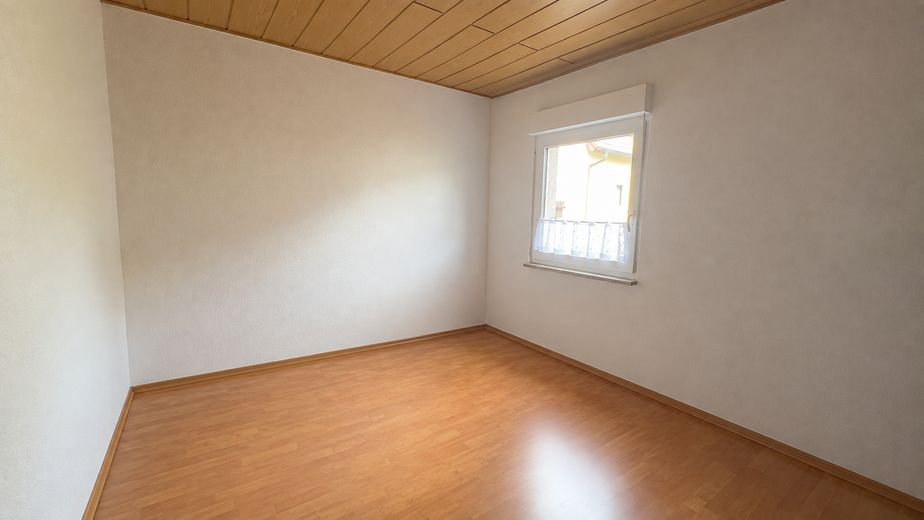Provisionsfrei: 125 m² Wohnen + ca. 130 m² Gewerbe | Energieklasse A | 1.085 m² Grundstück – Schlafen 1