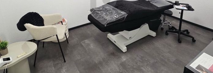 RÄUME ZUR UNTERMIETE IN FRISEUR & KOSMETIKSALON !
