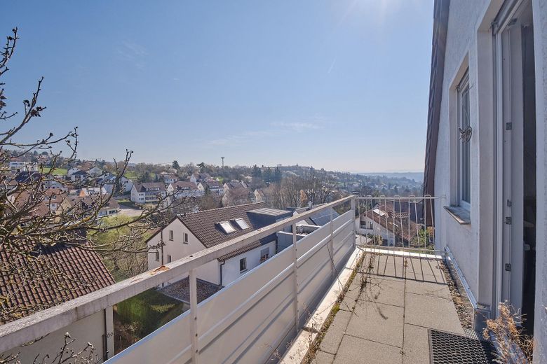 Gepflegte 4,5-Zimmerwohnung mit Stellplatz! !Provisionsfrei! – Balkon